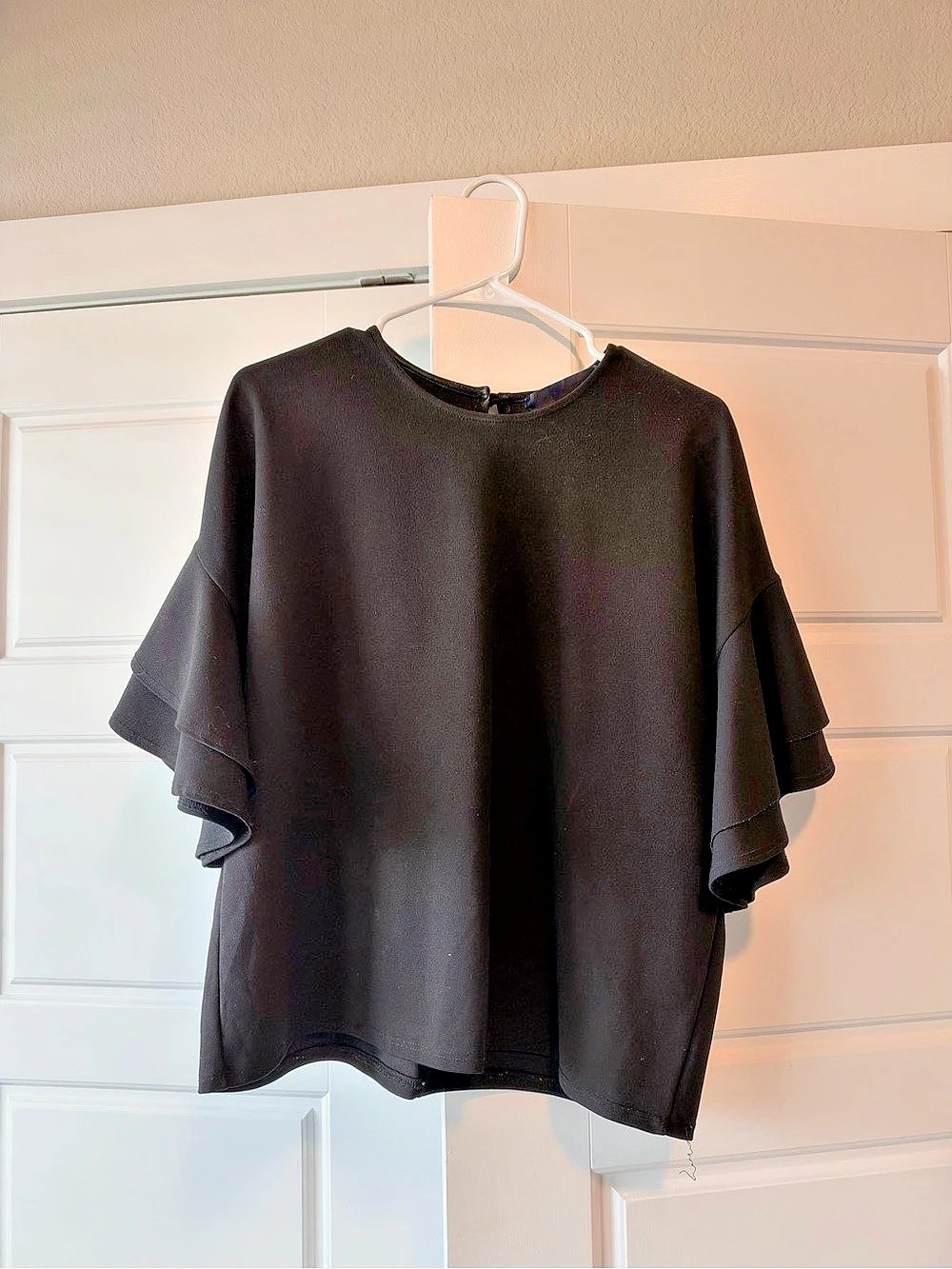 Layered Sleeve Top in Black Size Medium